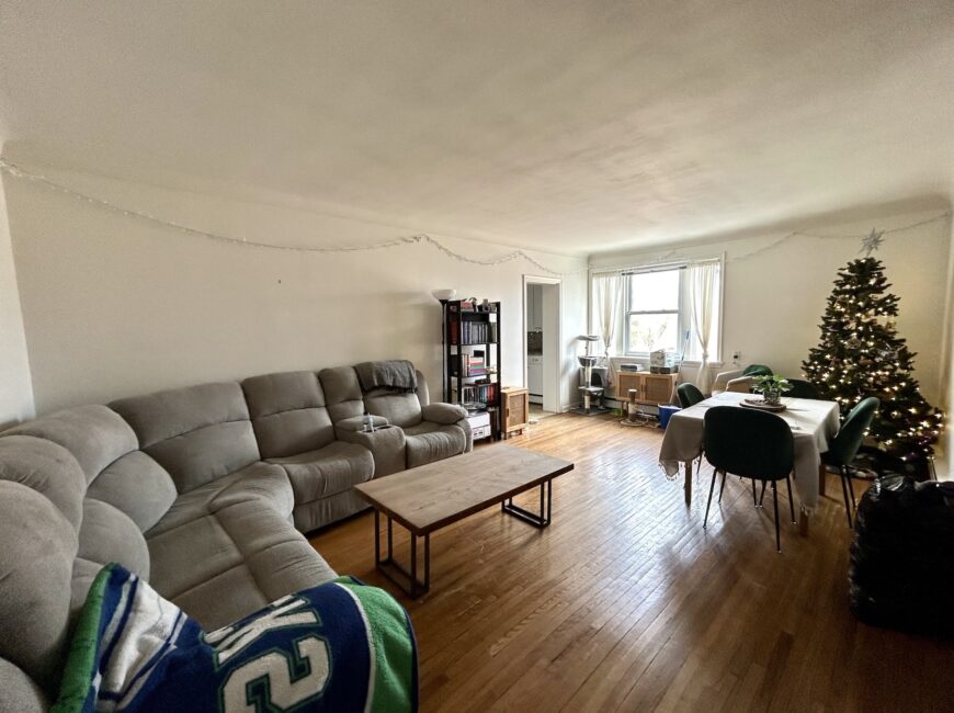 **PORT DALHOUSIE** Spacious 2 Bedroom Unit!!