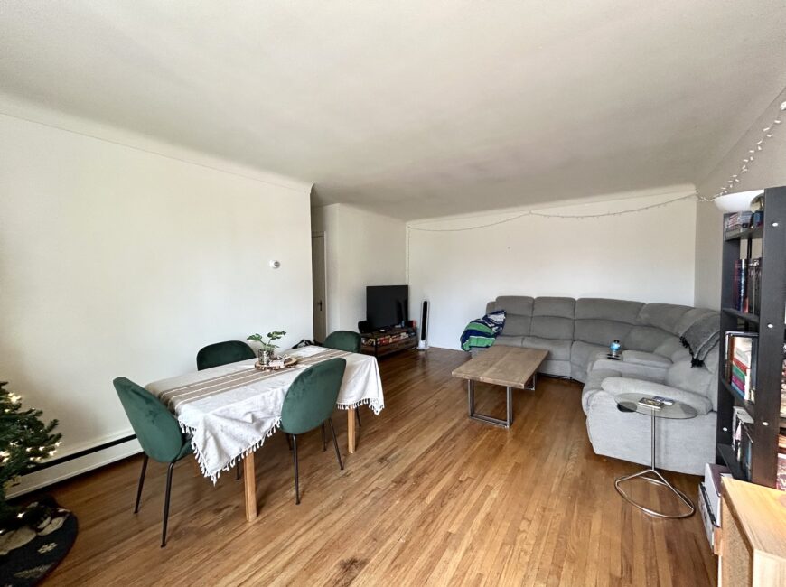 **PORT DALHOUSIE** Spacious 2 Bedroom Unit!!