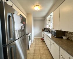 **PORT DALHOUSIE** Spacious 2 Bedroom Unit!!