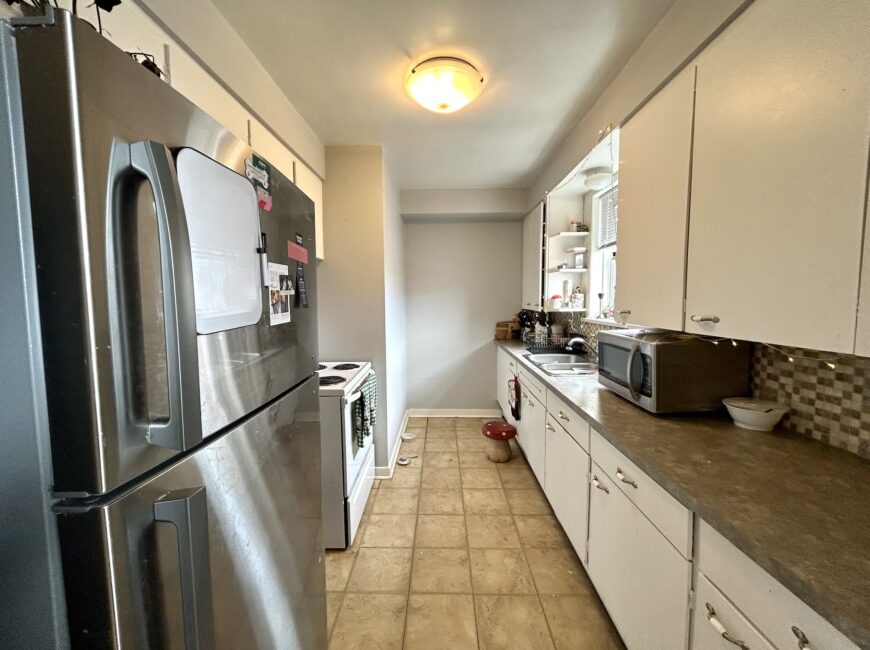 **PORT DALHOUSIE** Spacious 2 Bedroom Unit!!