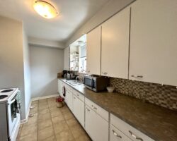 **PORT DALHOUSIE** Spacious 2 Bedroom Unit!!