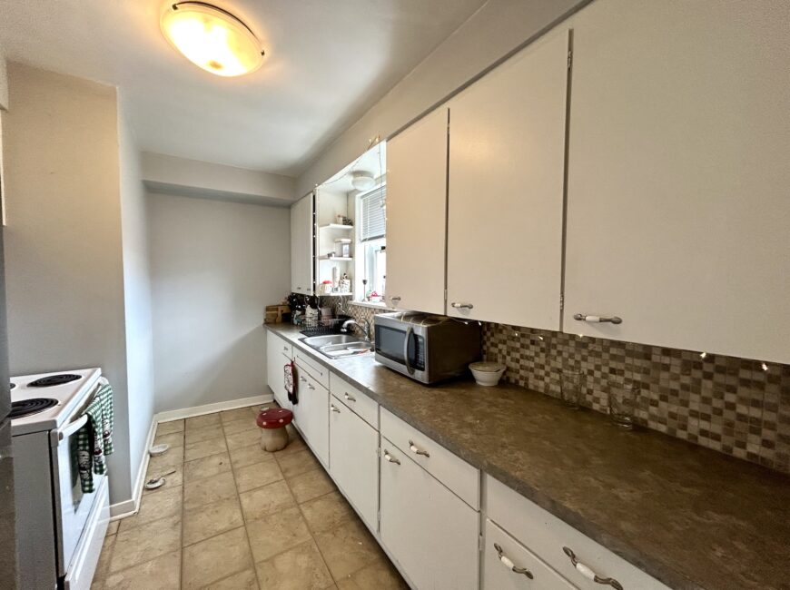 **PORT DALHOUSIE** Spacious 2 Bedroom Unit!!