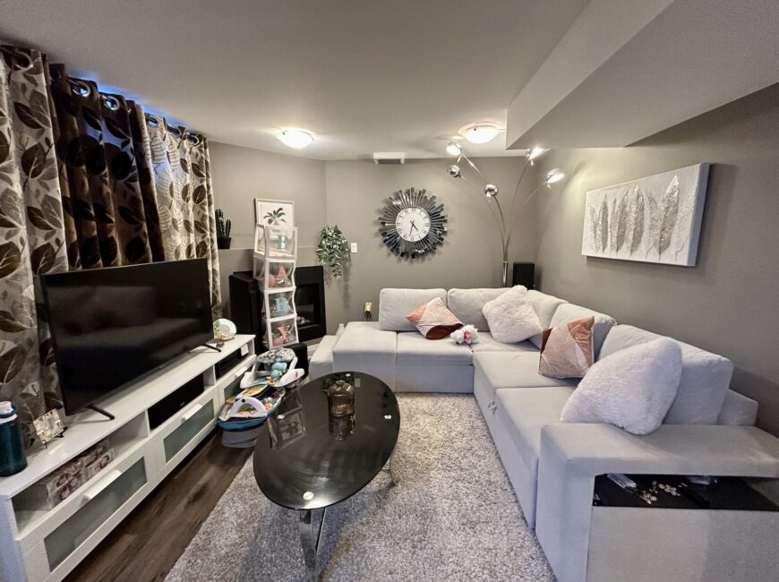 **NORTH END** 1 Bed Plus Den Apartment!!