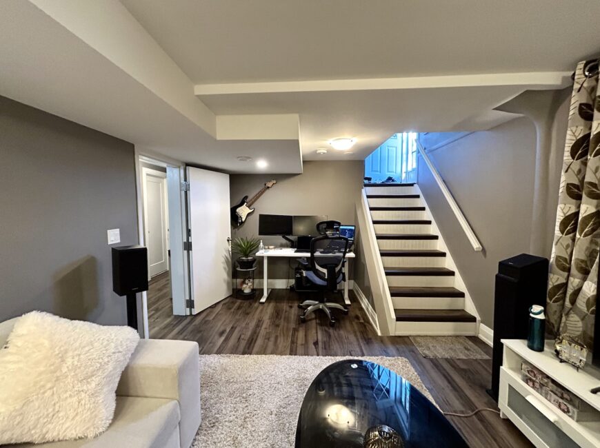 **NORTH END** 1 Bed Plus Den Apartment!!