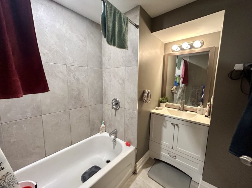 **NORTH END** 1 Bed Plus Den Apartment!!