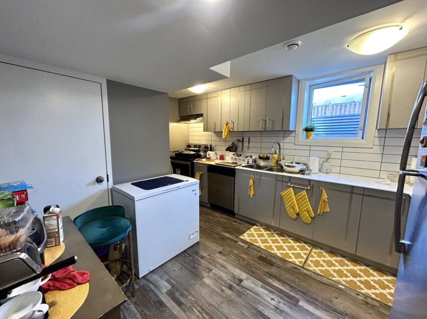 **NORTH END** 1 Bed Plus Den Apartment!!