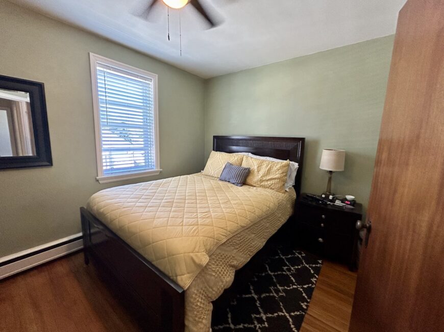 **SPACIOUS** 2 Bedroom Unit in PORT DALHOUSIE!!