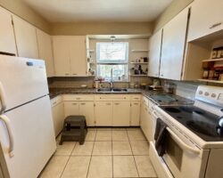 **SPACIOUS** 2 Bedroom Unit in PORT DALHOUSIE!!