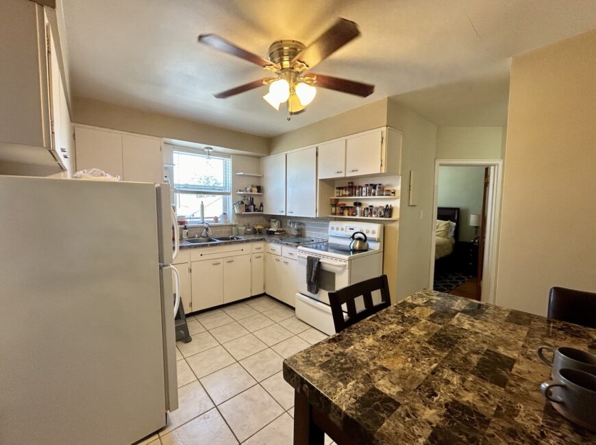 **SPACIOUS** 2 Bedroom Unit in PORT DALHOUSIE!!