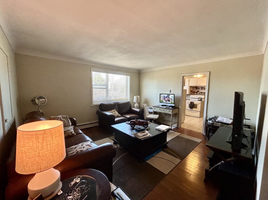 **SPACIOUS** 2 Bedroom Unit in PORT DALHOUSIE!!