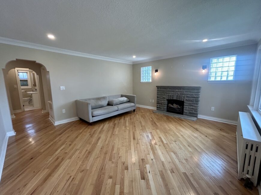 **RENOVATED** North End Main Floor Unit!!