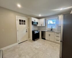 **RENOVATED** North End Main Floor Unit!!