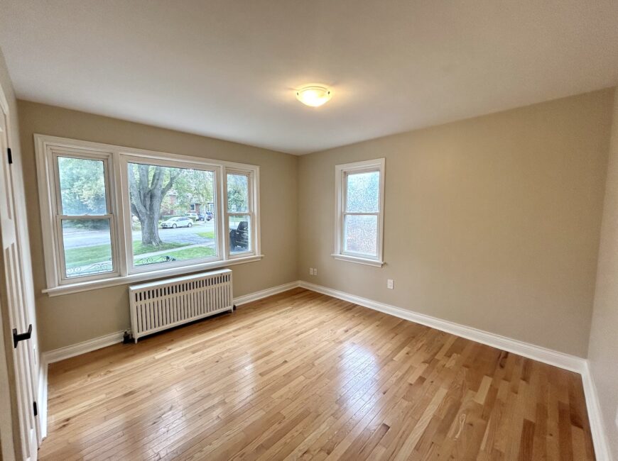 **RENOVATED** North End Main Floor Unit!!