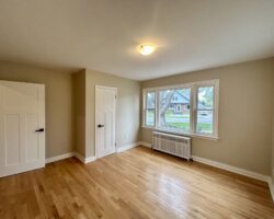 **RENOVATED** North End Main Floor Unit!!