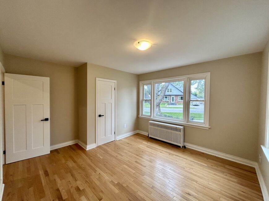 **RENOVATED** North End Main Floor Unit!!