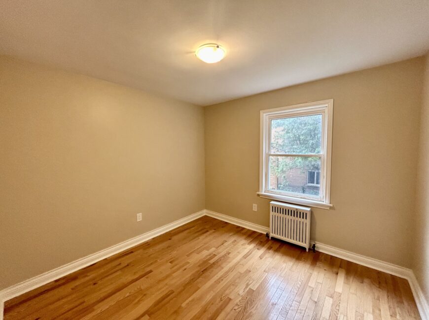 **RENOVATED** North End Main Floor Unit!!