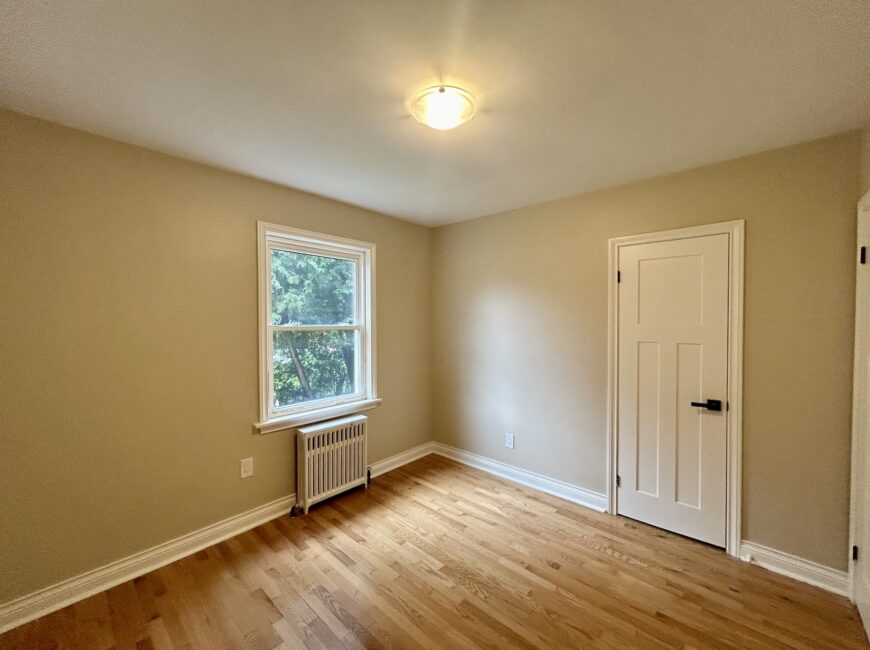 **RENOVATED** North End Main Floor Unit!!