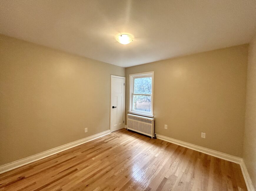 **RENOVATED** North End Main Floor Unit!!