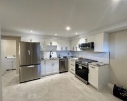 **ALL UTILITIES INCLUDED** 1 Bedroom Unit North End!!