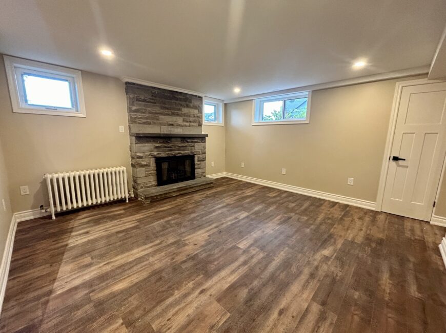 **ALL UTILITIES INCLUDED** 1 Bedroom Unit North End!!