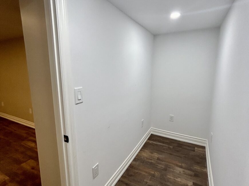 **ALL UTILITIES INCLUDED** 1 Bedroom Unit North End!!