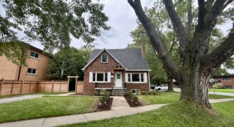 **RENOVATED** North End Main Floor Unit!!