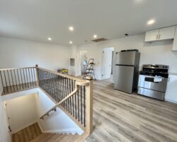 **MODERN** 1 Bedroom Upper Unit!!