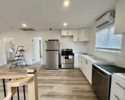 **MODERN** 1 Bedroom Upper Unit!!