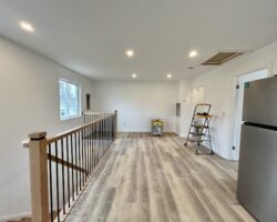 **MODERN** 1 Bedroom Upper Unit!!