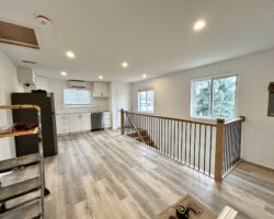 **MODERN** 1 Bedroom Upper Unit!!