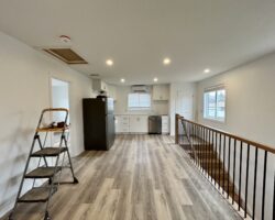 **MODERN** 1 Bedroom Upper Unit!!