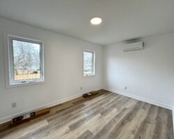 **MODERN** 1 Bedroom Upper Unit!!