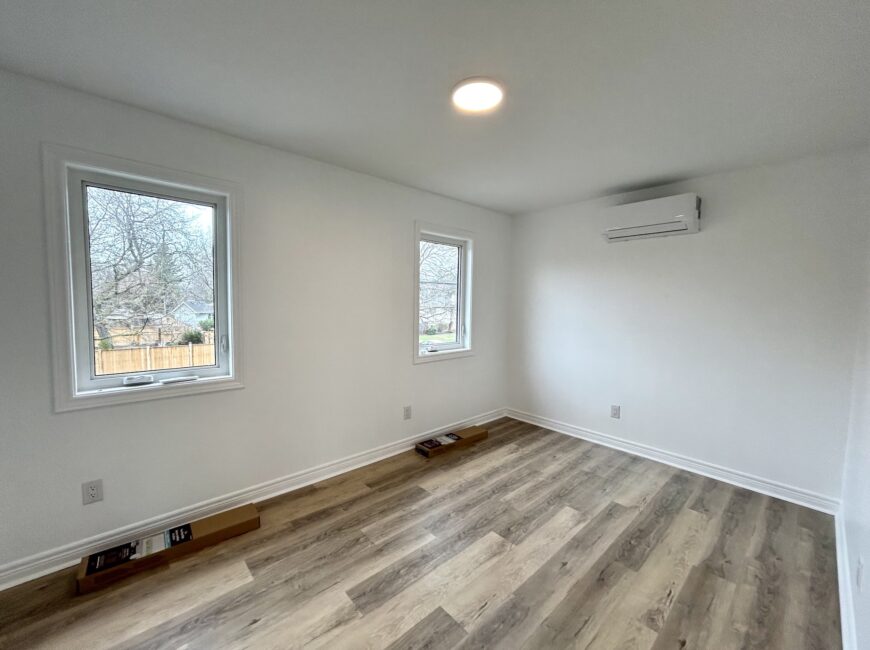 **MODERN** 1 Bedroom Upper Unit!!