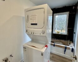 **MODERN** 1 Bedroom Upper Unit!!