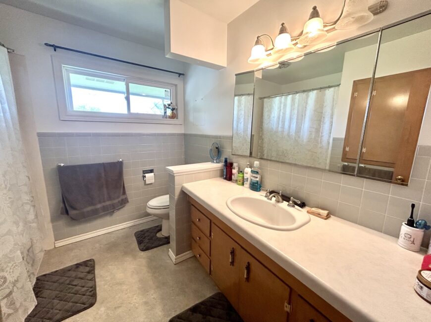 **FULLY DETACHED HOME** 3 Bed in North Welland!!