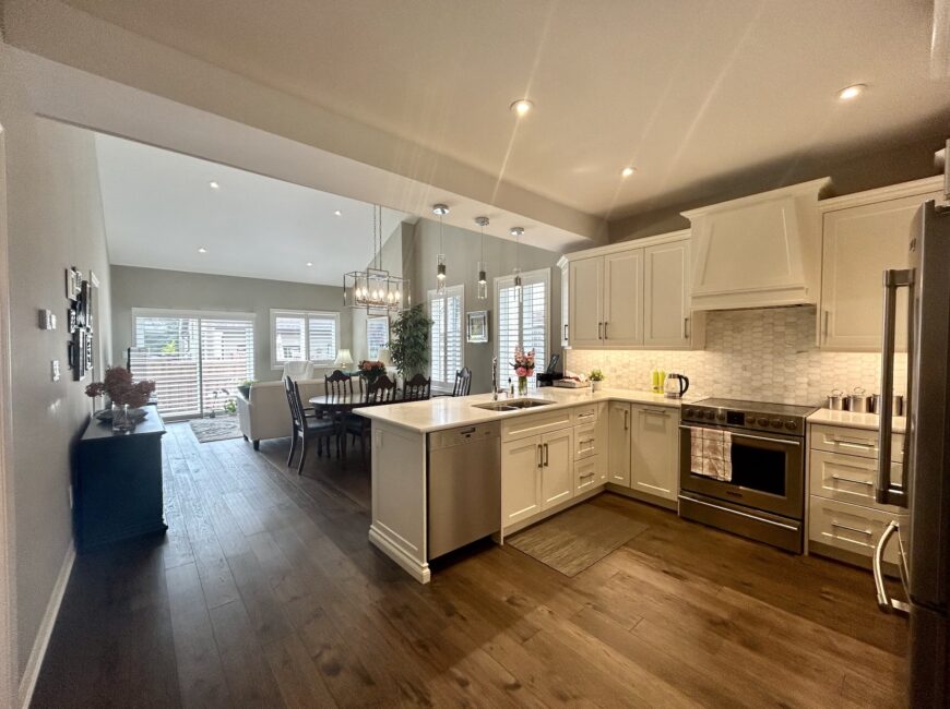 **STUNNING** Luxury Townhome in VINELAND!!