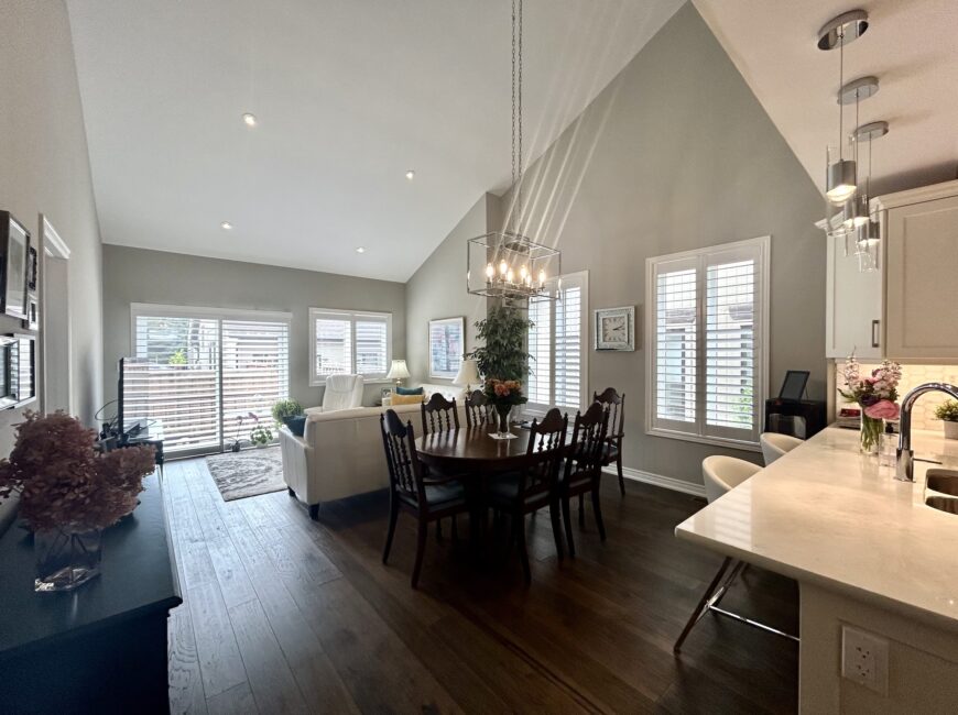 **STUNNING** Luxury Townhome in VINELAND!!