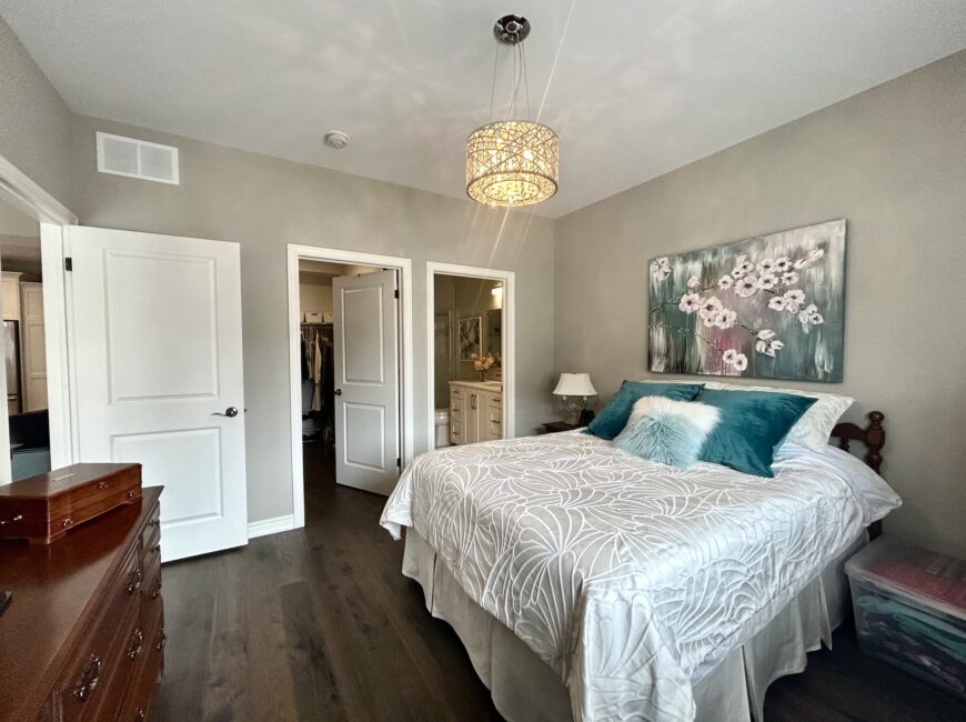 **STUNNING** Luxury Townhome in VINELAND!!
