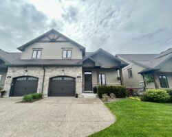 **STUNNING** Luxury Townhome in VINELAND!!