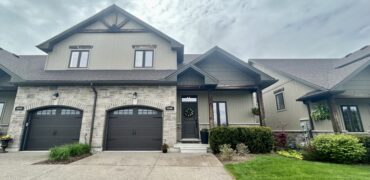 **STUNNING** Luxury Townhome in VINELAND!!