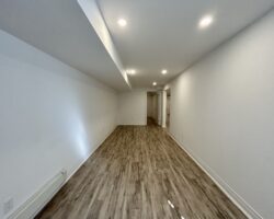 **MODERN** 1 Bedroom + Den in North Welland!!