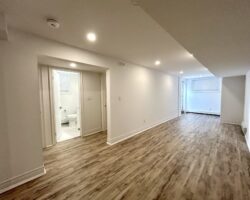 **MODERN** 1 Bedroom + Den in North Welland!!