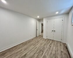 **MODERN** 1 Bedroom + Den in North Welland!!