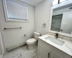 **MODERN** 1 Bedroom + Den in North Welland!!