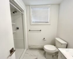 **MODERN** 1 Bedroom + Den in North Welland!!