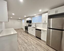 **MODERN** 1 Bedroom + Den in North Welland!!