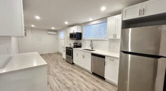 **MODERN** 1 Bedroom + Den in North Welland!!