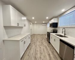 **MODERN** 1 Bedroom + Den in North Welland!!