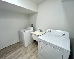 **MODERN** 1 Bedroom + Den in North Welland!!