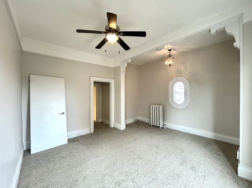 **CENTRAL LOCATION** 1 Bed + Den Downtown!!